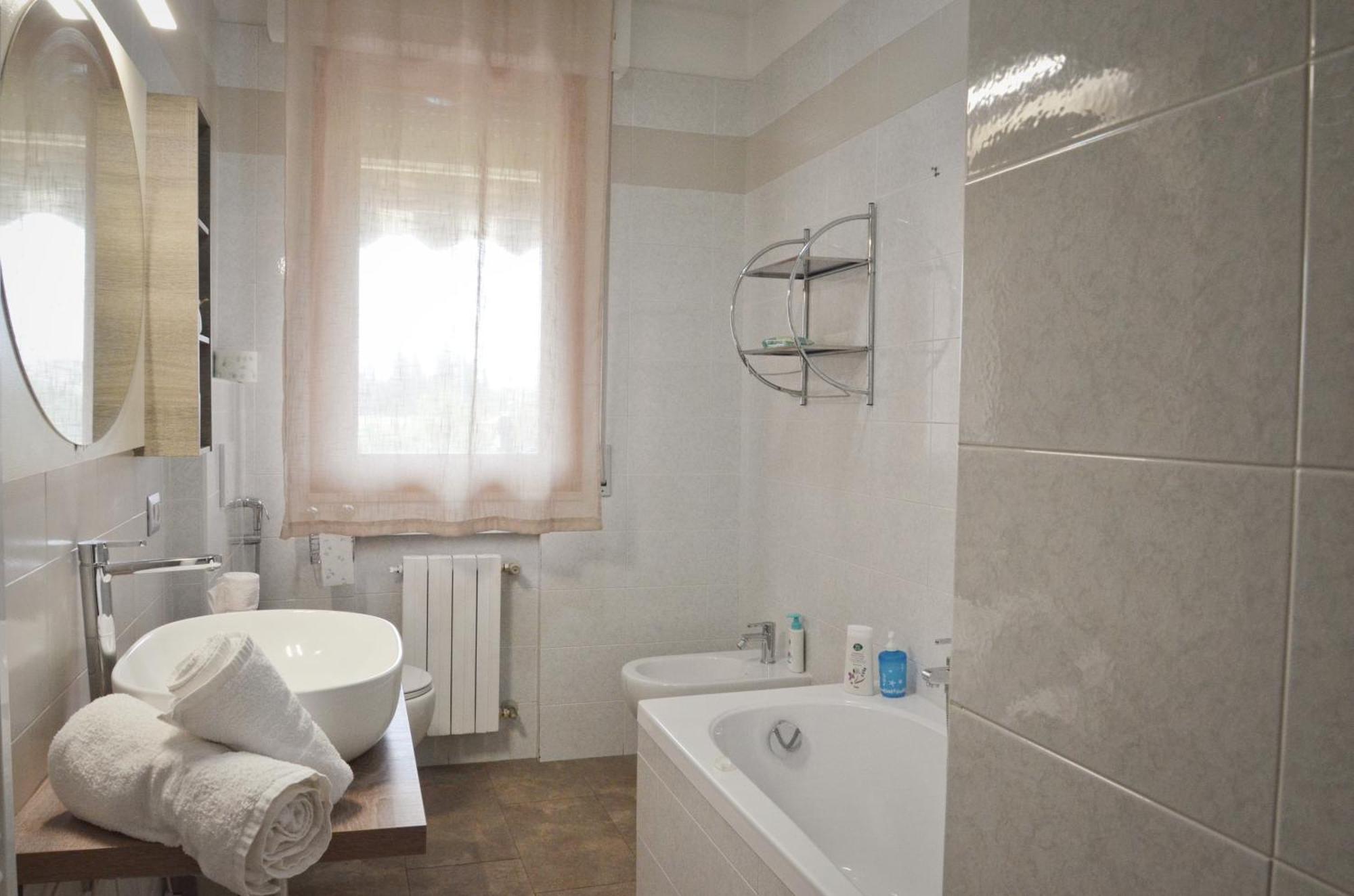 B&B La Finestra Di Mila Fucecchio Eksteriør billede